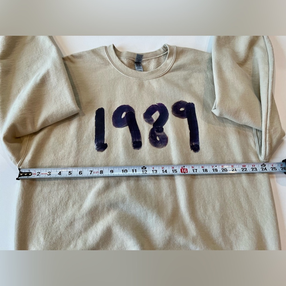 Taylor Swift 1989 Sweatshirt Tan Cream - Picture 4 of 8